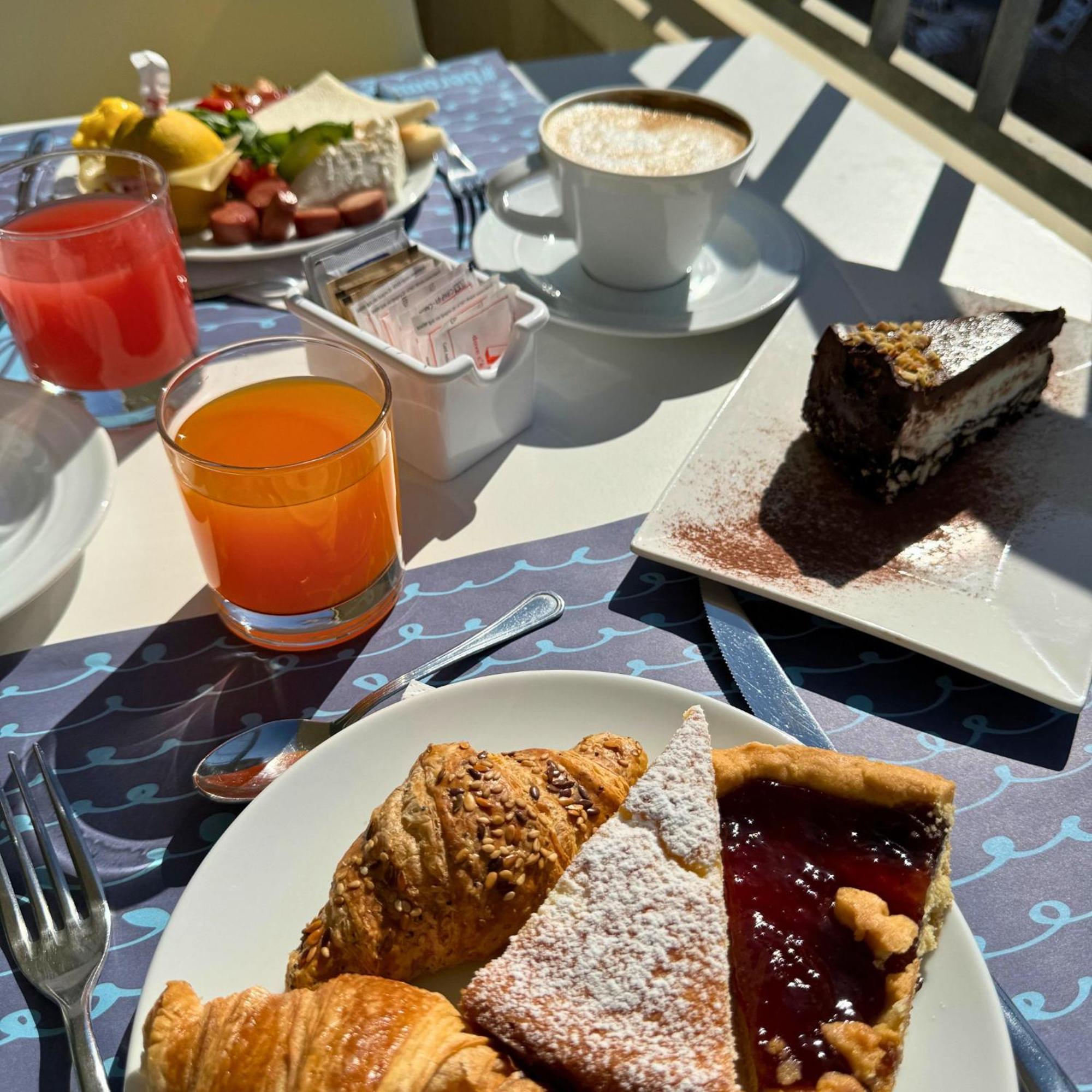 Hotel Apogeo - Breakfast Experience Rímini Exterior foto